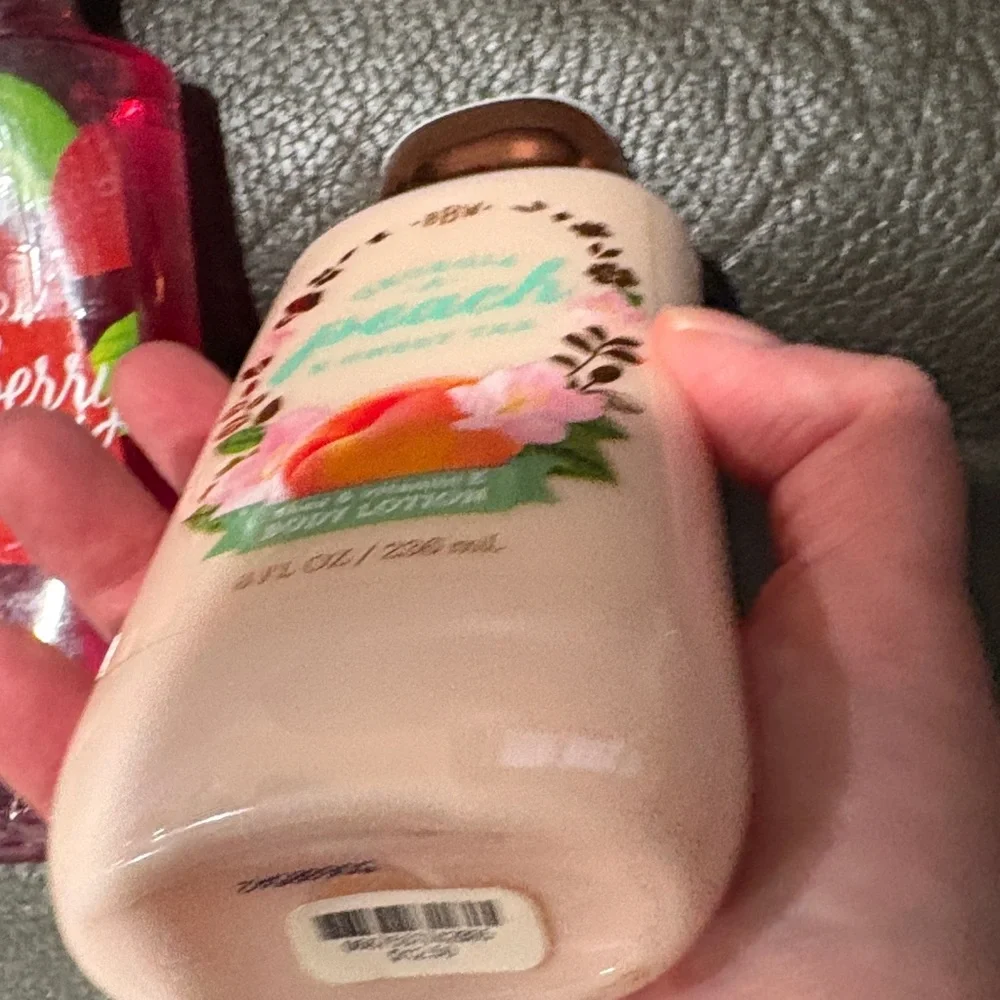 Bath and body Georgia peach & sweet tea and bourbon strawberry & vanilla